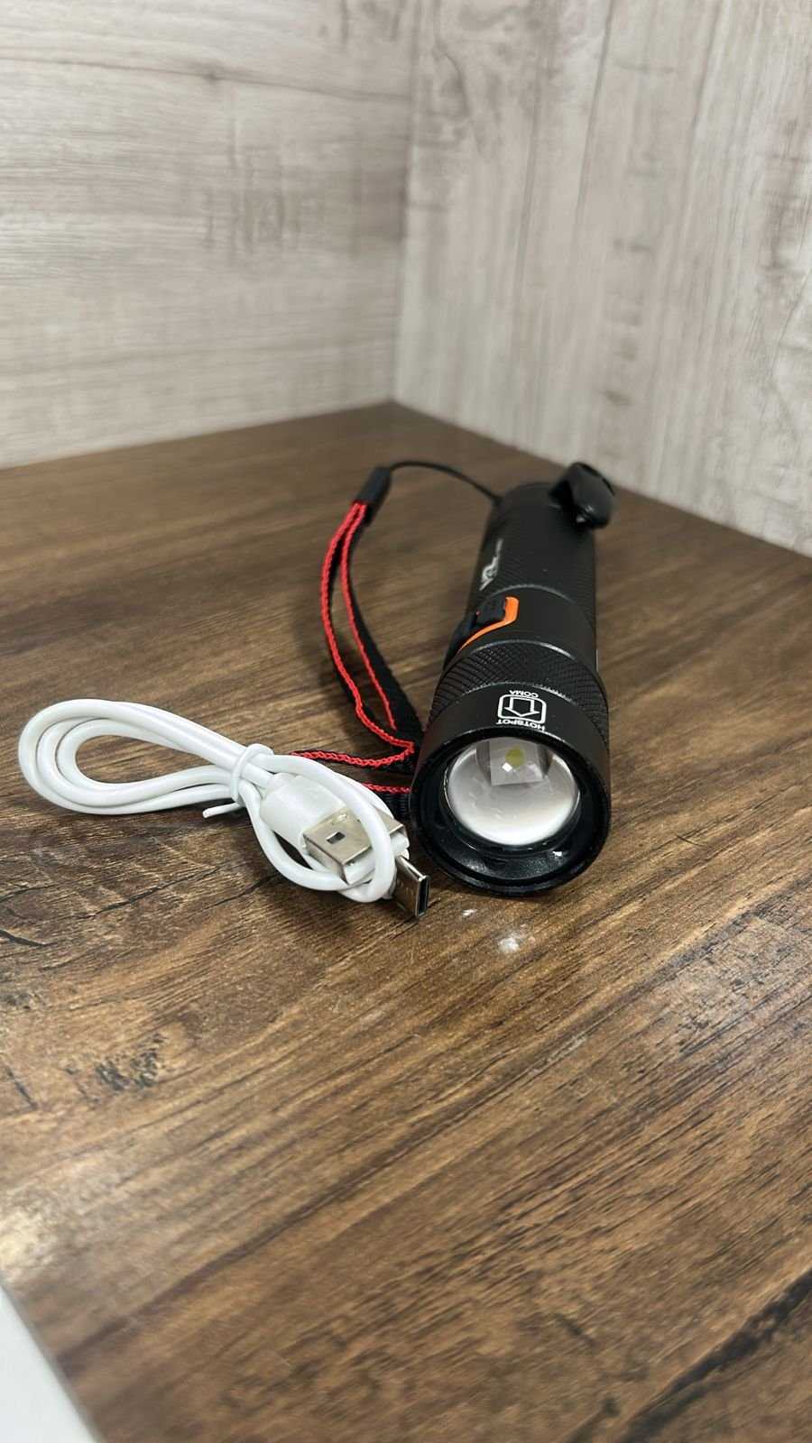 MZ M986 (CAR EMERGENCY LIGHT) 4 Modes with Hammer and Seatbelt cutter Zoomable Torch - Image 4